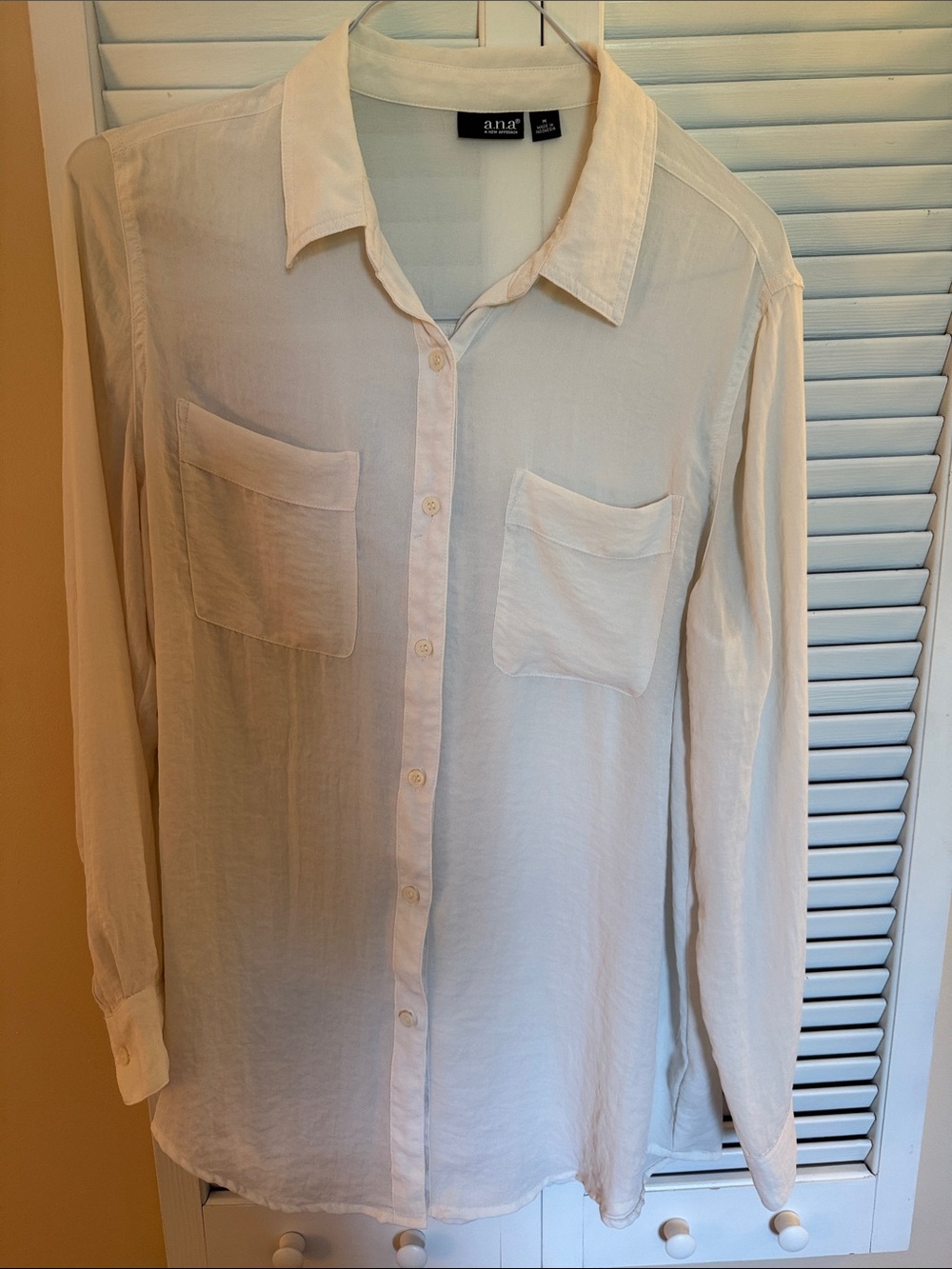 a.n.a Cream Button-Up Long-Sleeve Shirt with Dual Chest Pockets